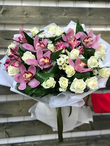Букет цветов из: Розы и Хризантемы в Дивноморское