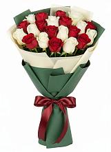 Букет Микс из красных и белых роз в Дивноморское