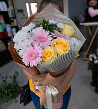 Букет цветов из:  Герберы, Розы и Хризантемы в Дивноморское
