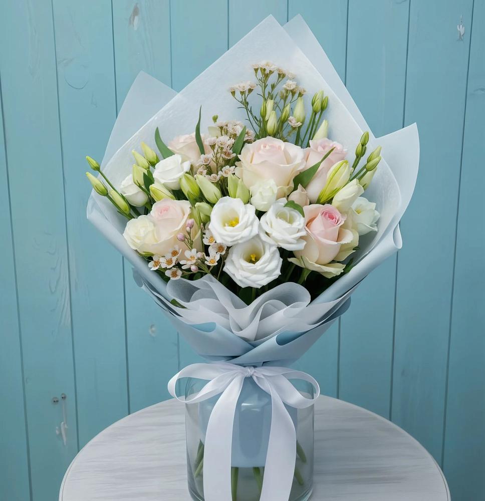 Букет цветов из: Розы и Лизиантусы в Дивноморское