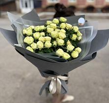 Букет Белые кустовые розы Солинеро в Дивноморское