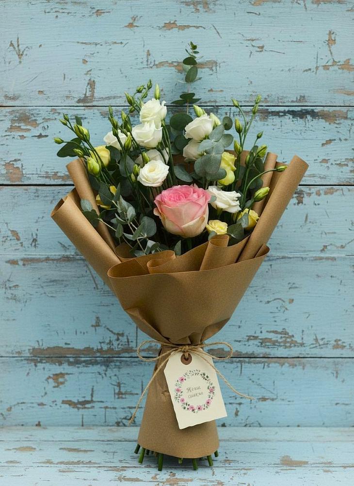 Букет цветов из: Розы и Лизиантусы в Дивноморское