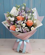 Букет цветов из:  Лизиантусы, Розы, Альстромерии и Гипсофила в Дивноморское