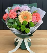 Букет цветов из:  Гвоздики, Розы, Герберы и Хризантемы в Дивноморское